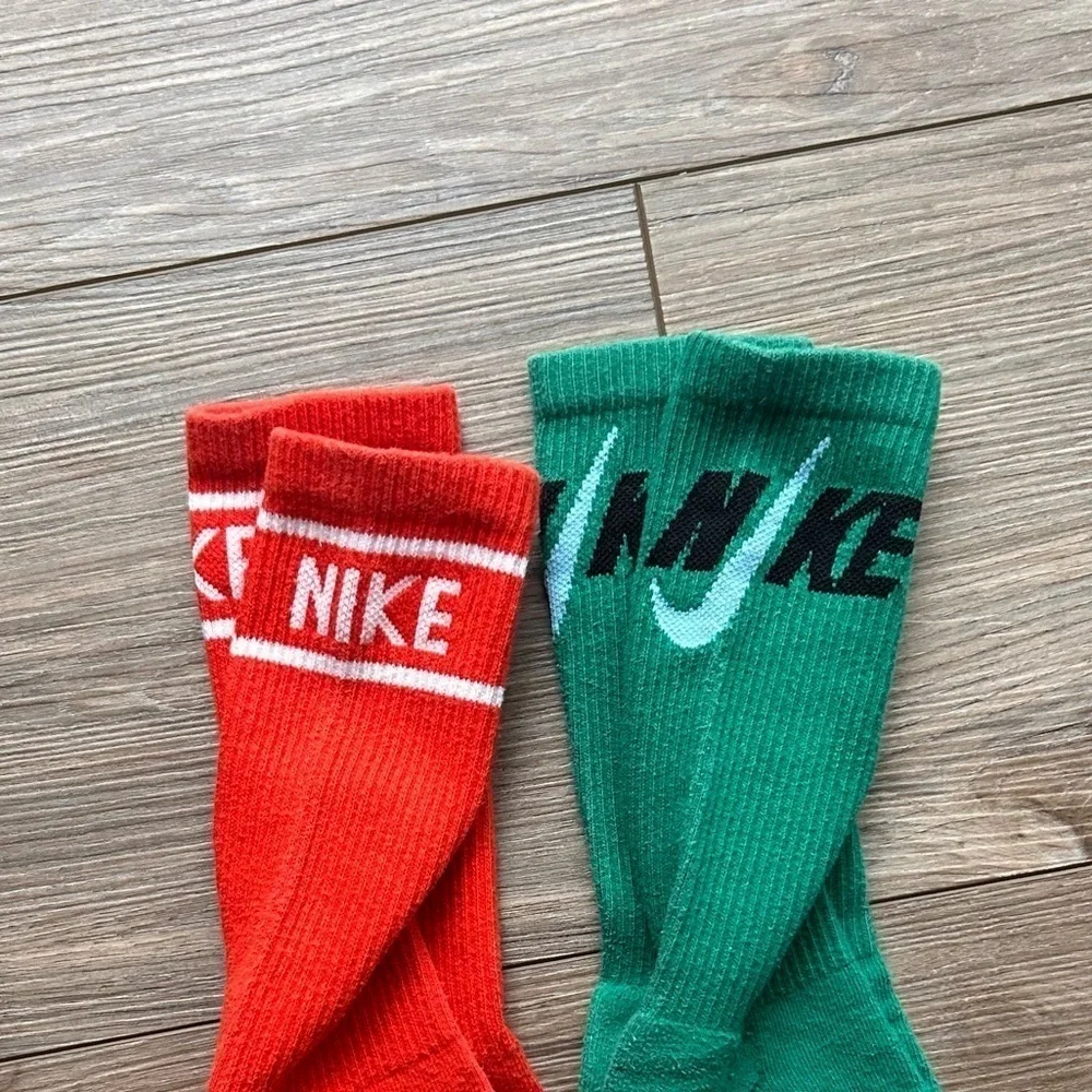 Nike Crew Socks | Red & Green (Size 8-12 Unisex)